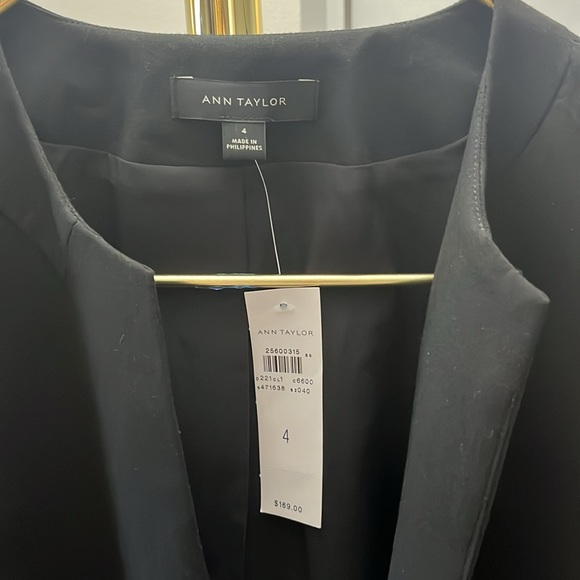 NWT Ann Taylor Black collarless suit jacket with two button closure - Picture 3 of 8
